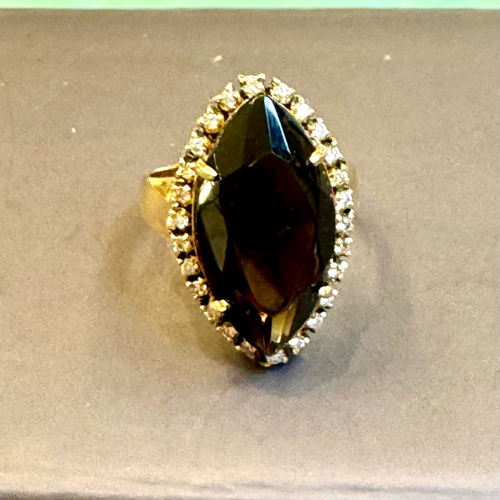 14k Solid Gold Smokey Topaz & 26 natural Diamonds. Total wt 7gm. SZ 5 1/2